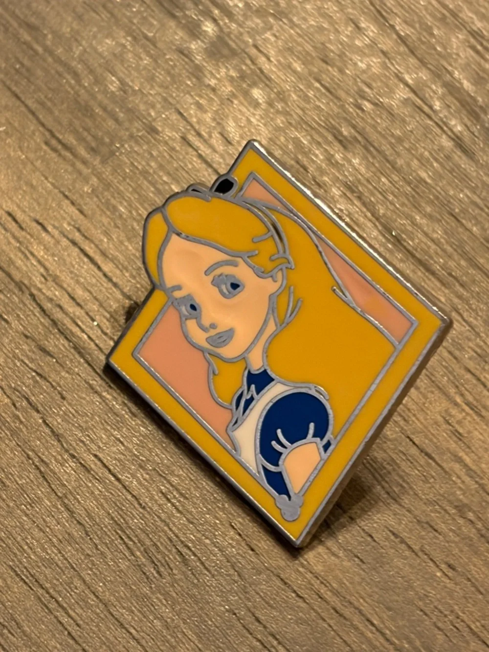 *SET* Alice and Cinderella Classic Character Diamond Pins